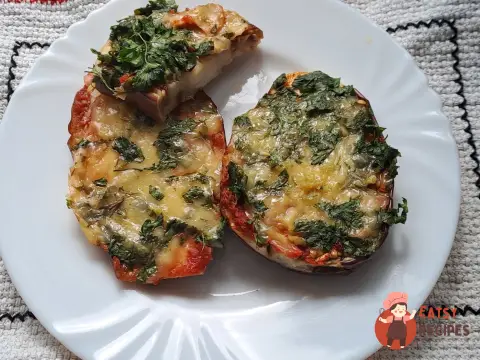 Баклажани з сиром, запечені в духовці.