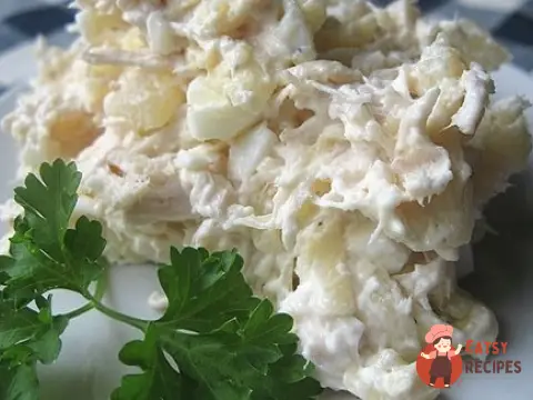 Салат з філе курячої грудки з ананасами
