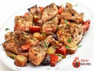 Запечена курка з овочами та прованськими травами