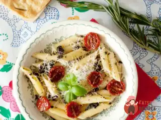 Паста з оливковим тапенадом та в'яленими томатами