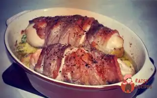 Курячі Грудки В Беконі З Ароматною Сирною Начинкою На Картопляній Подушці