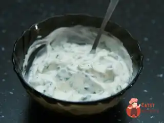 Сметанно-часниковий соус