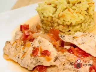 Куряча грудка з гарніром з рису каррі