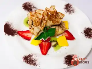 Фаготтіні з маскарпоне та фруктами