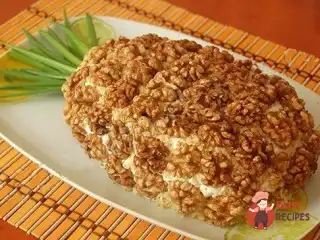 Салат з курячого стегенця з волоськими горіхами та сиром