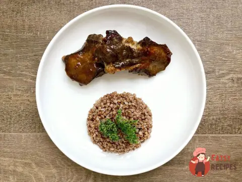 Слайси з яловичої мови з гречкою
