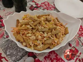 Салат з корейською морквою та копченою куркою