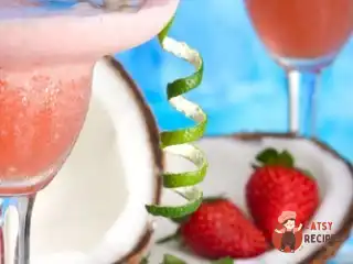 Полуничний милкшейк з кокосовим молоком
