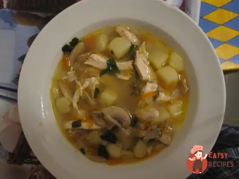 Курячий суп з грибами печерицями та зеленню