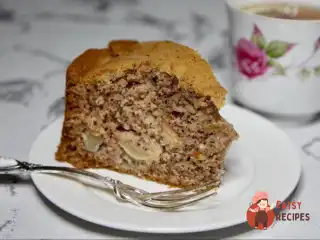 Горіховий пиріг з яблуками