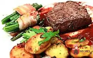 Мармурові Яловичі Медальйони Зі Смаженою Картоплею По-Німецьки﻿