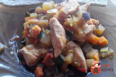 Низькокалорійна грудка з овочами