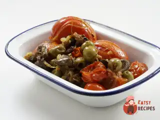 Курячі серця на сковороді із запеченими томатами