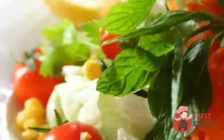Салат З Різнокольорових Чері З Кукурудзою Та Базиліком.