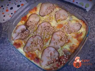 Кіш з грушею та рокфором