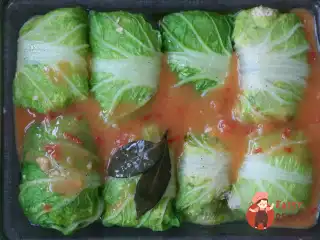 Запечені голубці з пекінської капусти з куркою