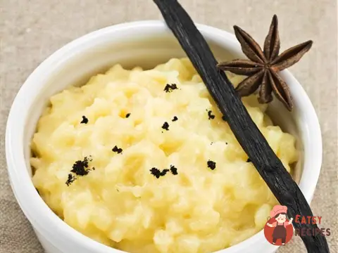 Рисовий пудинг з шафраном, кардамоном, горіхами та родзинками