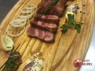 Сало, копчене на черемхових гнилушках