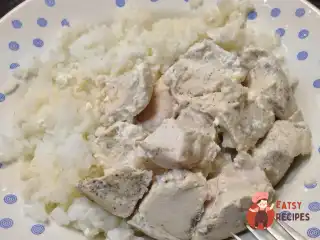 Курка в сметані з рисом