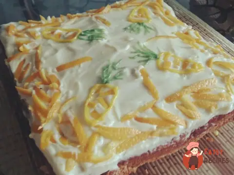 Морквяний торт із кремом із вершкового сиру