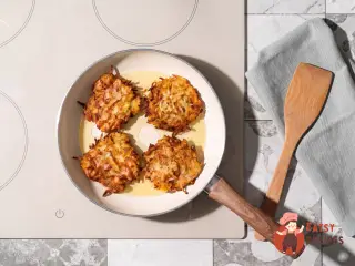 Крок 6: Деруни з ковбасою та сиром