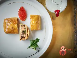 Закритий пиріг з лососем та грибами