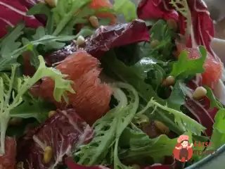 Зелений салат з грейпфрутом
