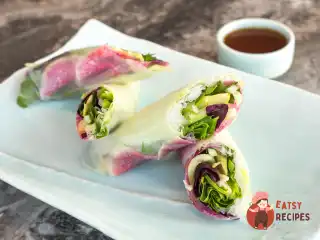 Спрінг-роли з авокадо та овочами.