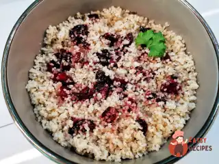 Кускус з топінгом з черешні