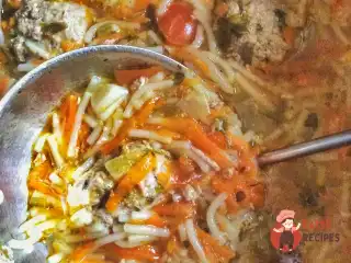 Наваристий суп з яловичими тефтелями