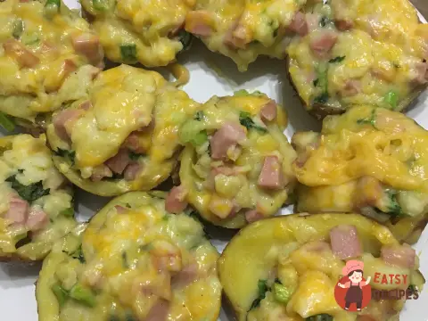 Фарширована сиром та ковбасою картопля