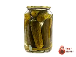 Мариновані огірки в літровій банці