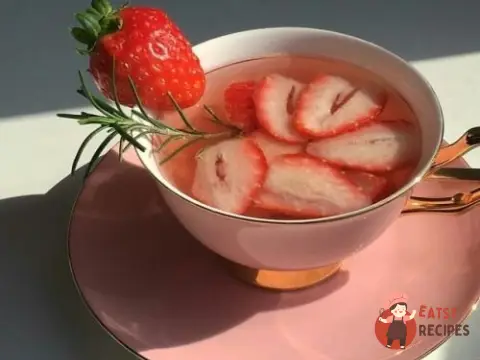 Чай з полуницею та розмарином
