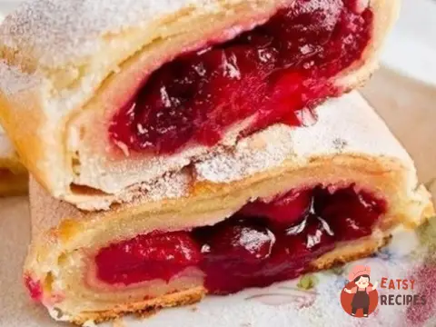 Австрійський штрудель із вишнями