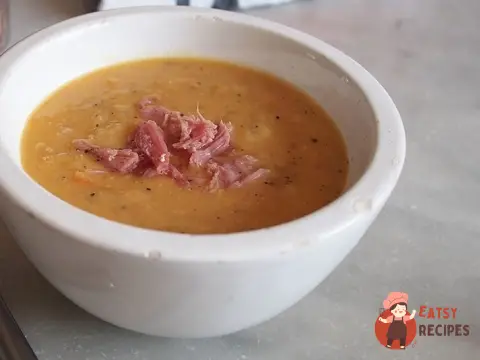 Гороховий суп з копченим беконом