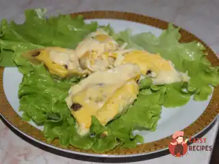 Конкільйони, фаршировані індичкою, з вершково-гарбузовим соусом