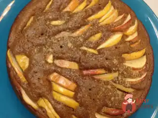 Осінній яблучний пиріг зі спеціями