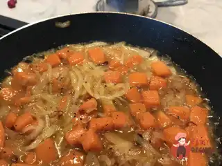 Паста з ковбасками, гарбузом та рикоттою