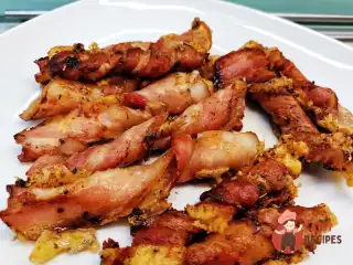 Закуска із бекону з сиром