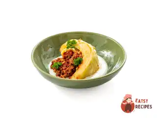 Фарширована капуста з соусом бешамель