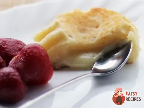 Білий фондан із полуницею