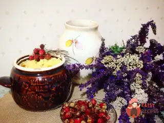 Каша пшоняна з курагою та гарбузом