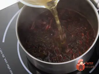 Крок 3: Філе міньйон з соусом борделез і картоплею конфі