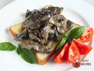 Лісові гриби під соусом