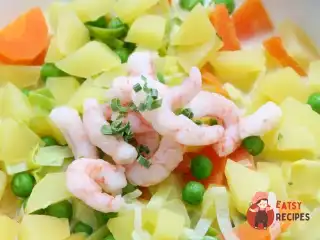 Салат із креветок з овочами