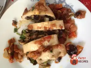 Фаршировані грибами кальмари