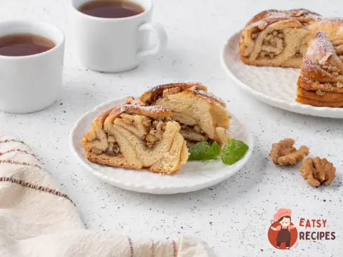 Плетінка з горіхами