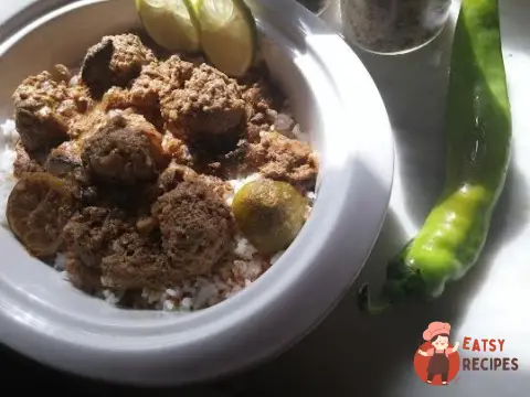 Фрикадельки патанг у кокосовому молоці з грибами