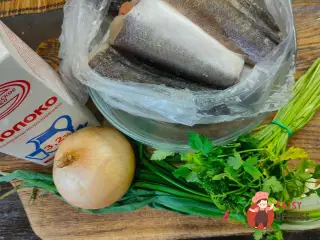 Крок 1: Хек із цибулею в молоці