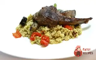 Котлети З Баранини Зі Спеціями, Обрамлені Кускусом